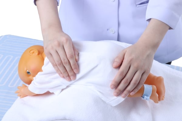 การเคาะปอด เพื่อระบายเสมหะในเด็กเล็ก